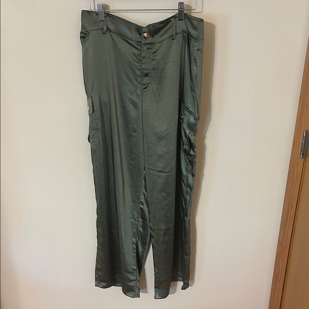 Guess Aleeze cargo Olive Satin Trousers size M nwt